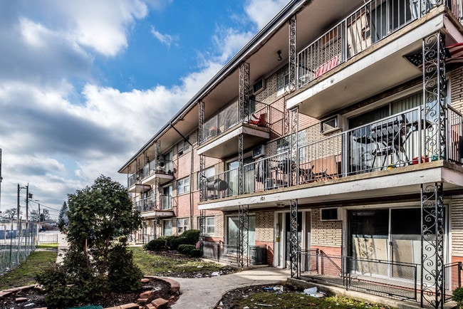 Photo - 1121 W 127th St