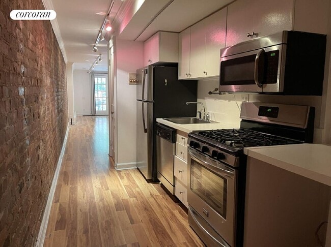 Building Photo - 208 E 78th St Rental
