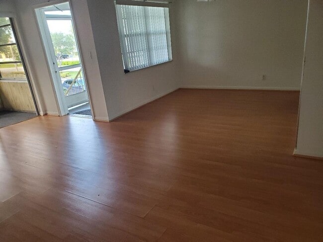 Photo - 110 Stratford H