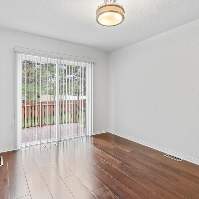 Photo - Upper East 5 Bedroom Sandy Home