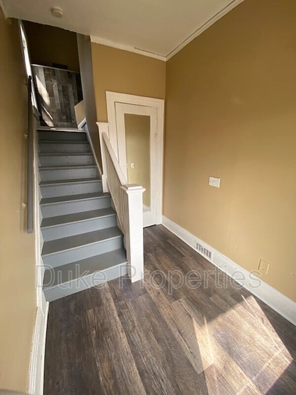 Building Photo - 1179 Genesee St Unit Up