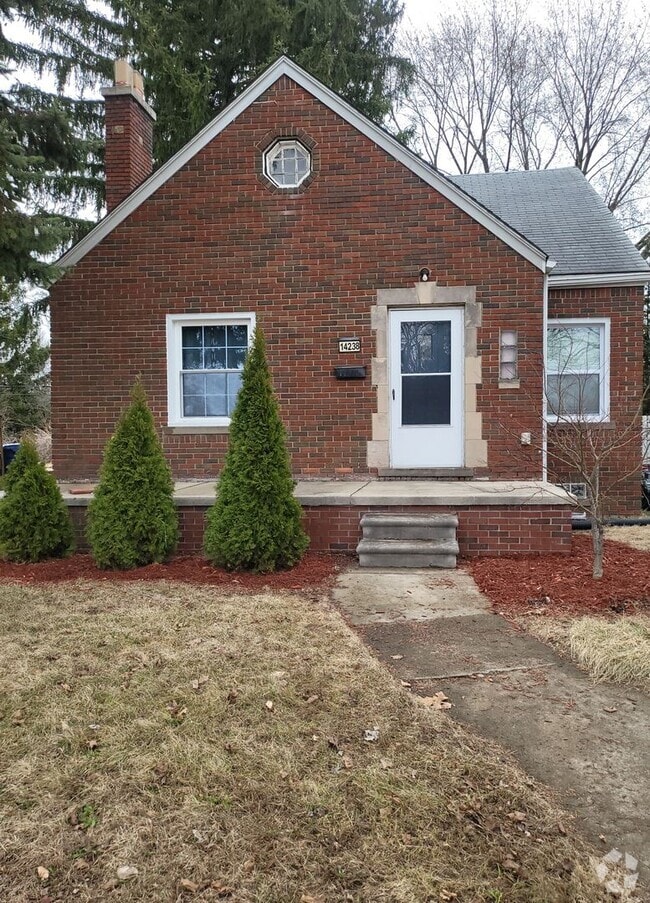 Building Photo - Beautiful 3 Bedroom bungalow in very desir... Rental