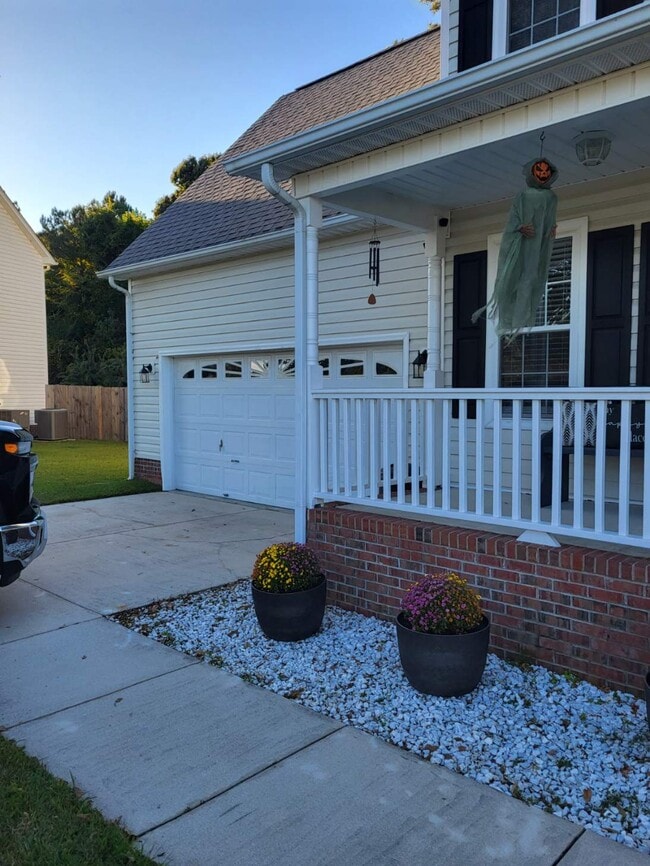 Photo - 220 Newport Drive