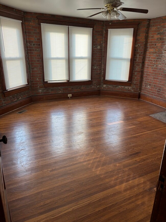 Building Photo - 1360 S High St Unit 2nd floor Rental