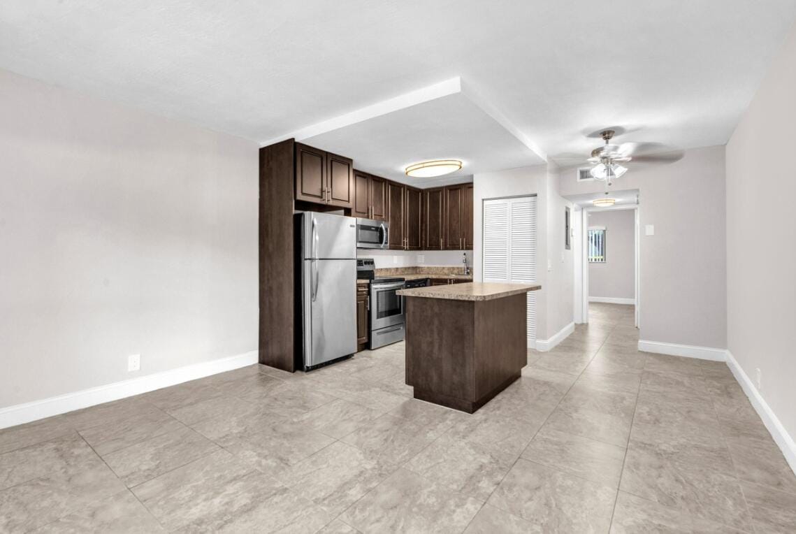 Photo - 559 NE 44th St Unit 2