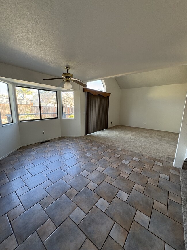 Photo - 499 Pollard Way