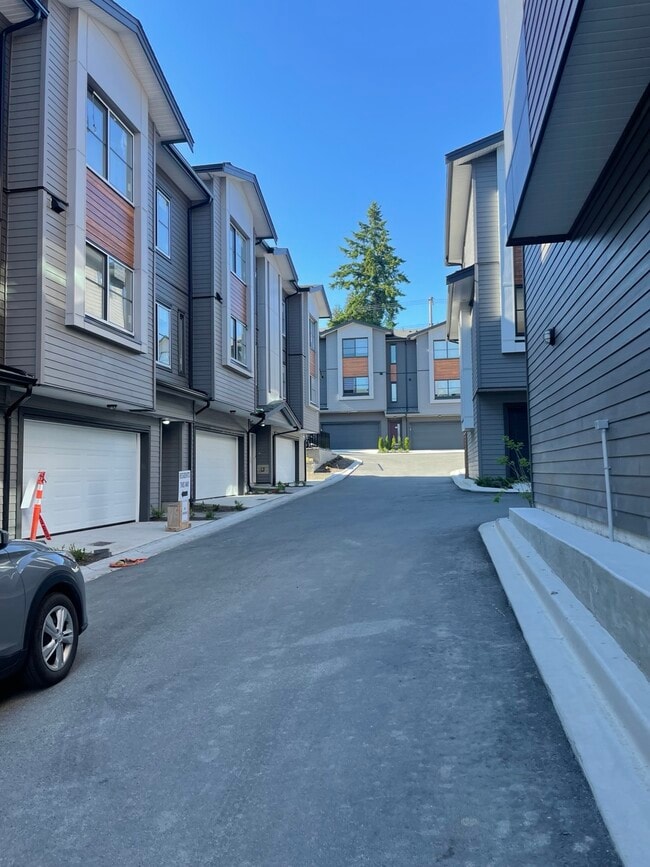 Photo - 7895 162 St
