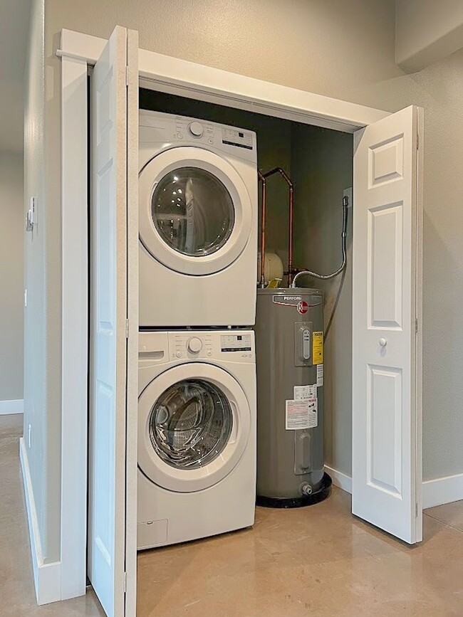 Photo - Pet Friendly 2 bed/ 2 bath unit at Soldier Ridge! Unidad # 106