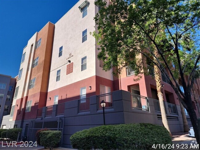 Building Photo - FABULOUS 2 BED, 2 BATH PARK AVENUE CONDO Unit 209