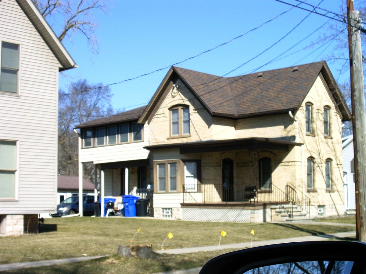 side - 903 N Division St Unidad 2-Upper
