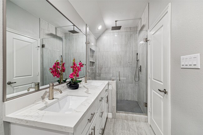 Photo - 4908 McKinney St