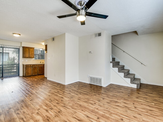Townhome H - Living Room - Windmill Townhomes & Duplexes