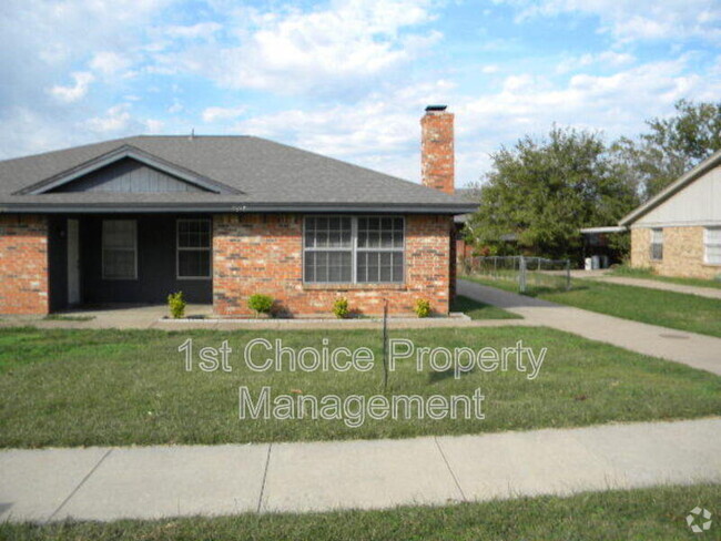Building Photo - 7043 Crosstimbers Ln Rental