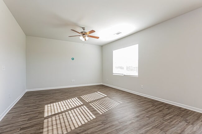 Photo - 610 Samuel Lee Ln