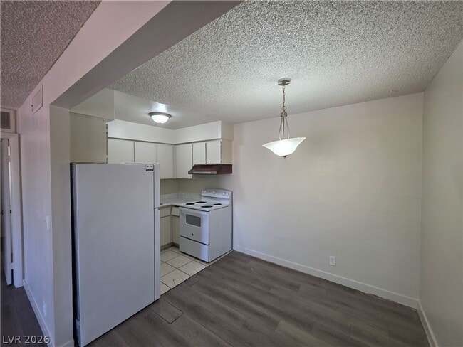 Photo - 615 S Royal Crest Cir