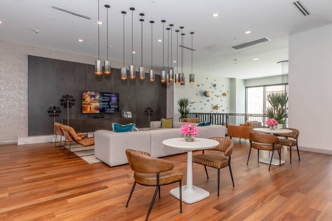 Resident Lounge - Live Grandscape