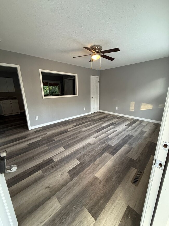 Photo - 3+ bedroom/2 bath house