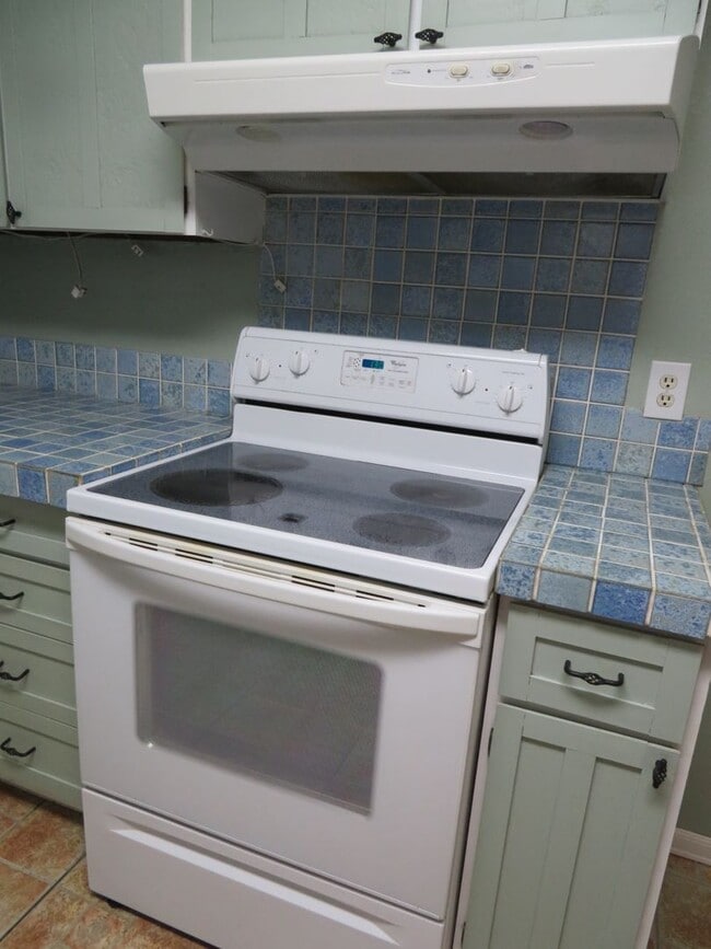 Photo - AVAILABLE NOW-Large 3 Bedroom, 2 Bath home for Rent