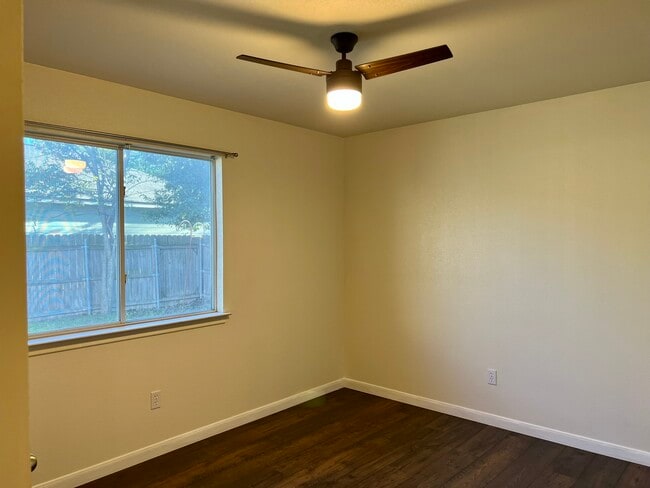 Photo - 1524 Well St