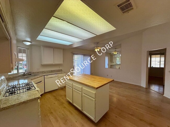 Photo - 37516 Lilacview Ave