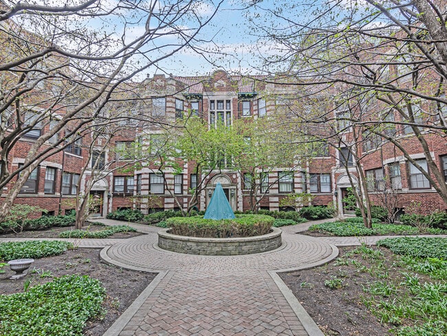 Fountain Court Bldg - 834 Hinman Ave Condo Unit #1
