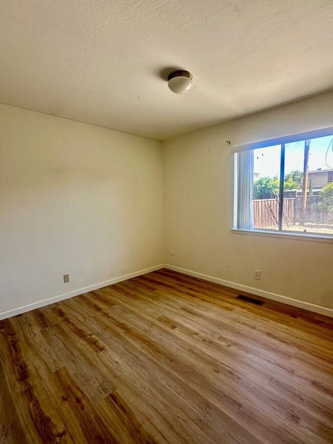 Photo - 37654 Argyle Rd Apartment