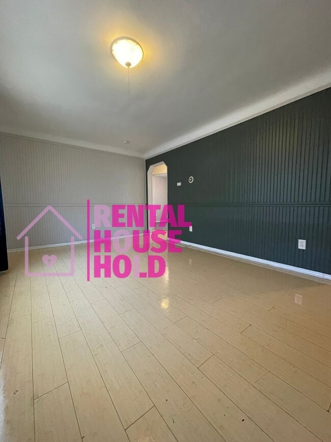 Photo - Stunning 3-Bedroom 1-Bath Bunglaow Located...