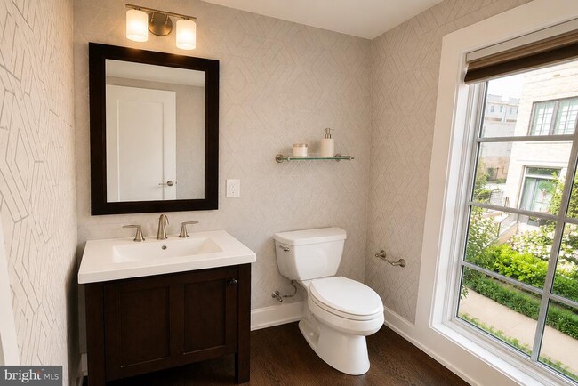 3723 Chevy Chase Lake Dr