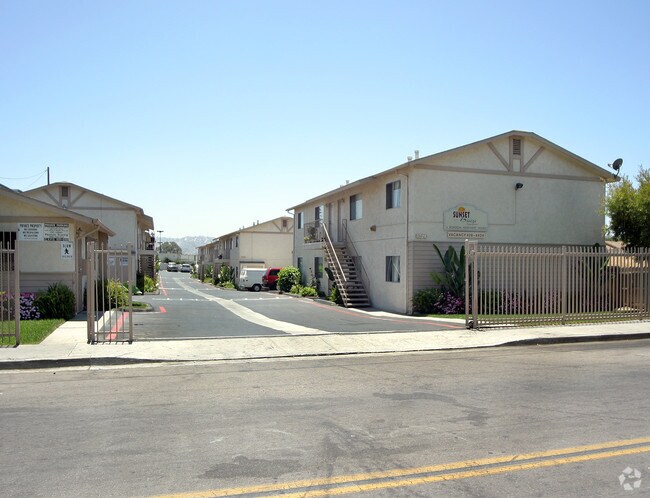 Sunset Breeze Apartments - Sunset Breeze Apartments