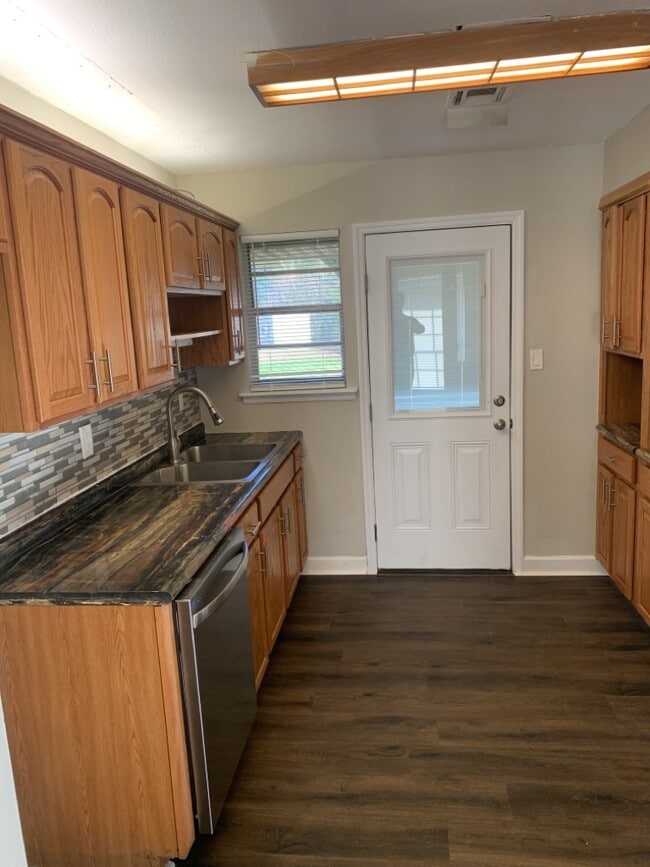 Photo - 170 Imogene St