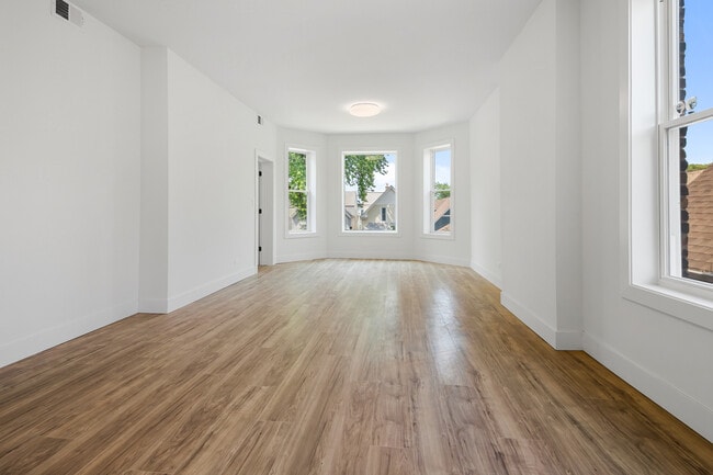 Photo - 1921 W Summerdale Ave Unit 2F