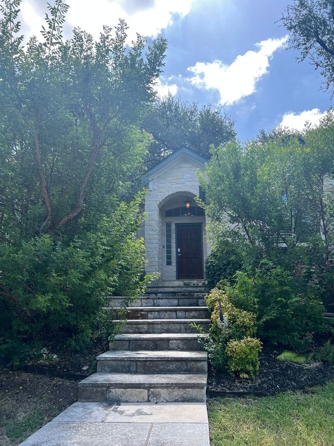 Building Photo - Large Home In and Established Neighborhood...