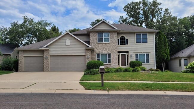 Building Photo - 2007 Glendale Hills Dr NE