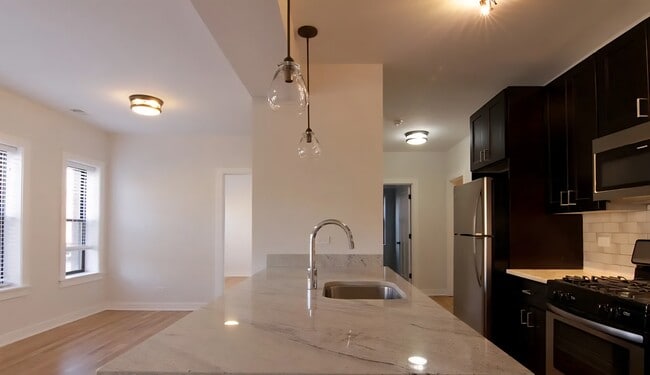 Photo - 2211 W Eastwood Ave Unit 3