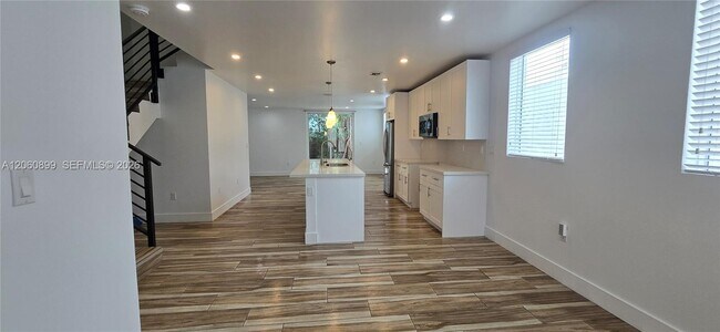 Photo - 3675 Thomas Ave