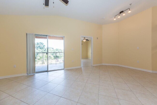 5080 Fairways Cir Unit G301