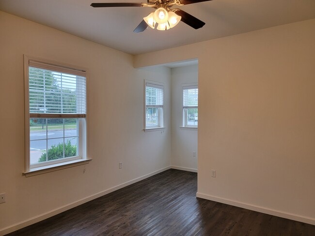 Building Photo - 619 Thornberry Ln Unit 111