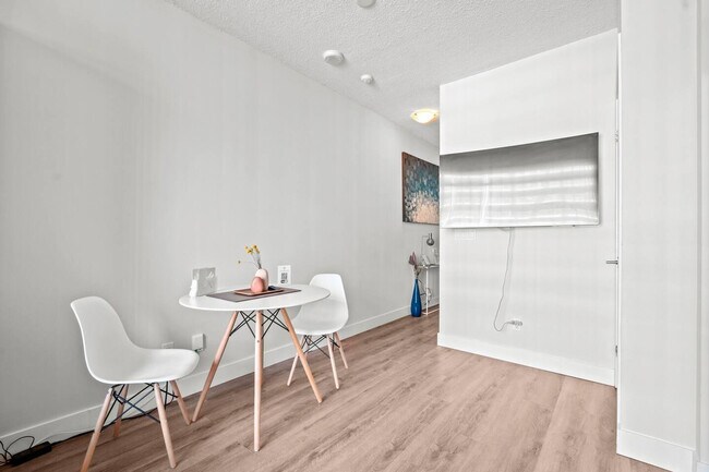 Photo - 1057 Bastion St Unit ID1036910P