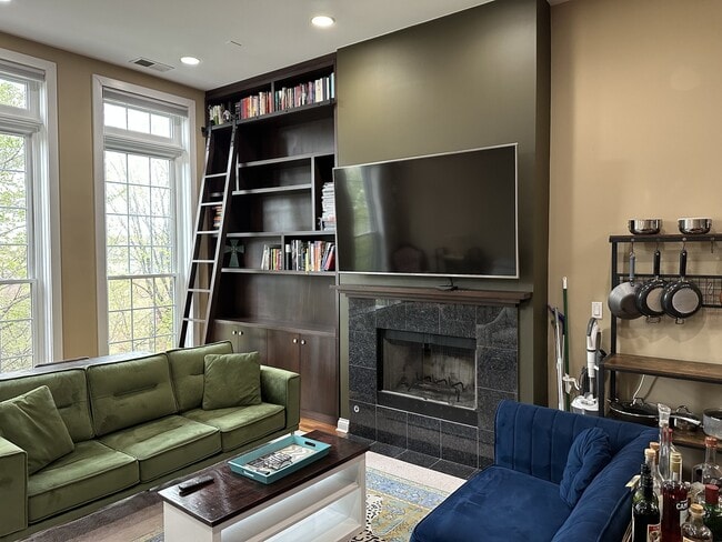 Photo - 1331 N Greenview Ave Unit 3