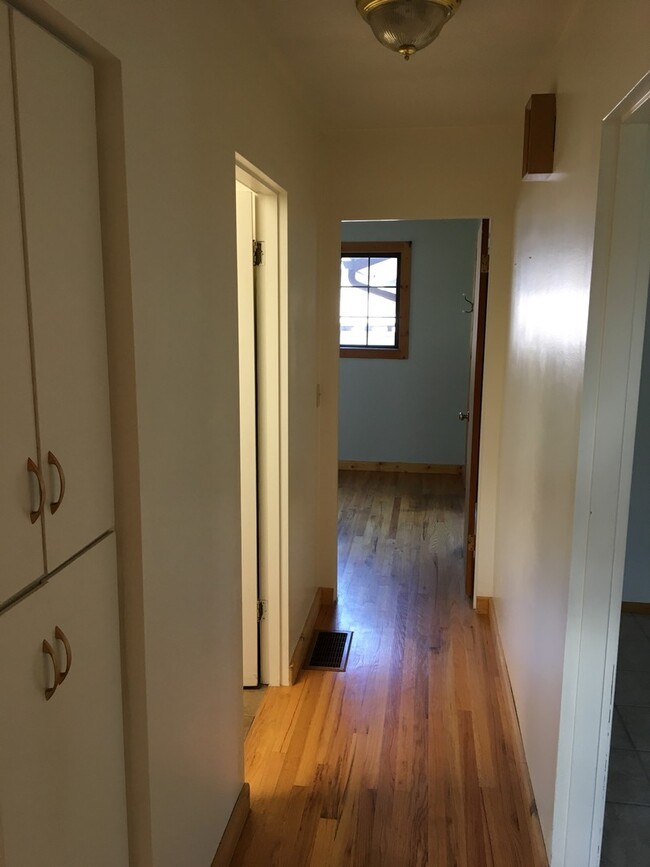Photo - 3BR - 1,637 sq. ft. - Charming Farmhouse o...