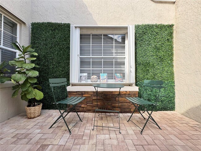 Photo - 1540 Seabay Rd