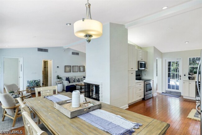 Photo - 739 7th Ave N