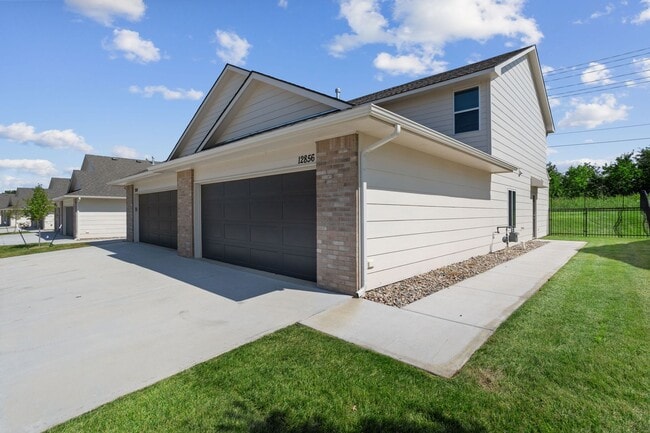 Building Photo - Auburn Villas- Amora Plan