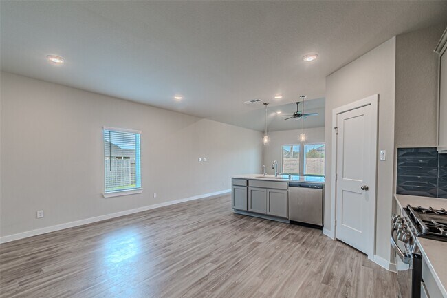 Photo - 21606 Wave Holw Dr