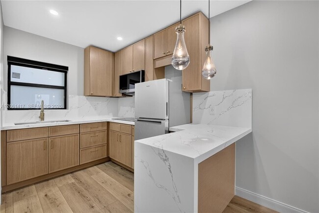 Building Photo - 1011 NW 30th Ct Unit 2