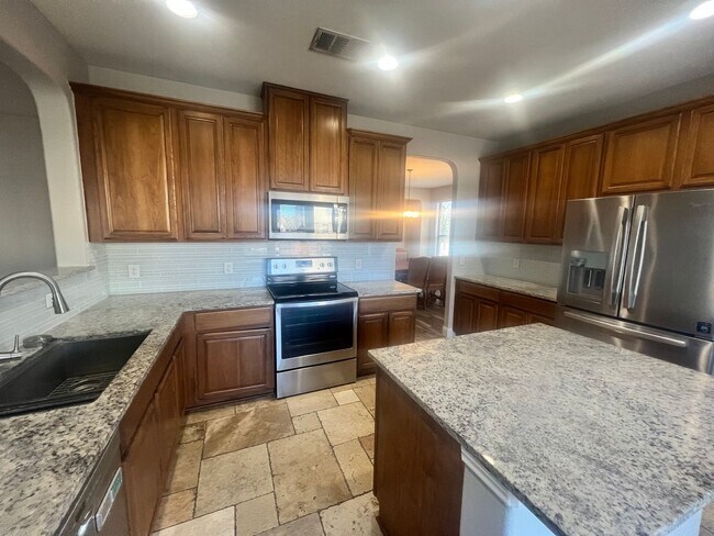 Photo - Rare Huge 5 Bedroom Off Crystal Falls