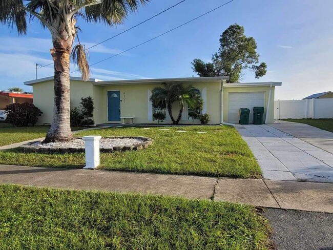 3 Bedroom Single Family Home in Port Charl... - 3 Bedroom Single Family Home in Port Charl...