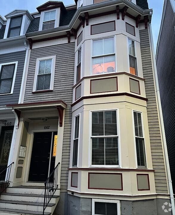 Building Photo - 662 E 7th St Unit 3 Rental