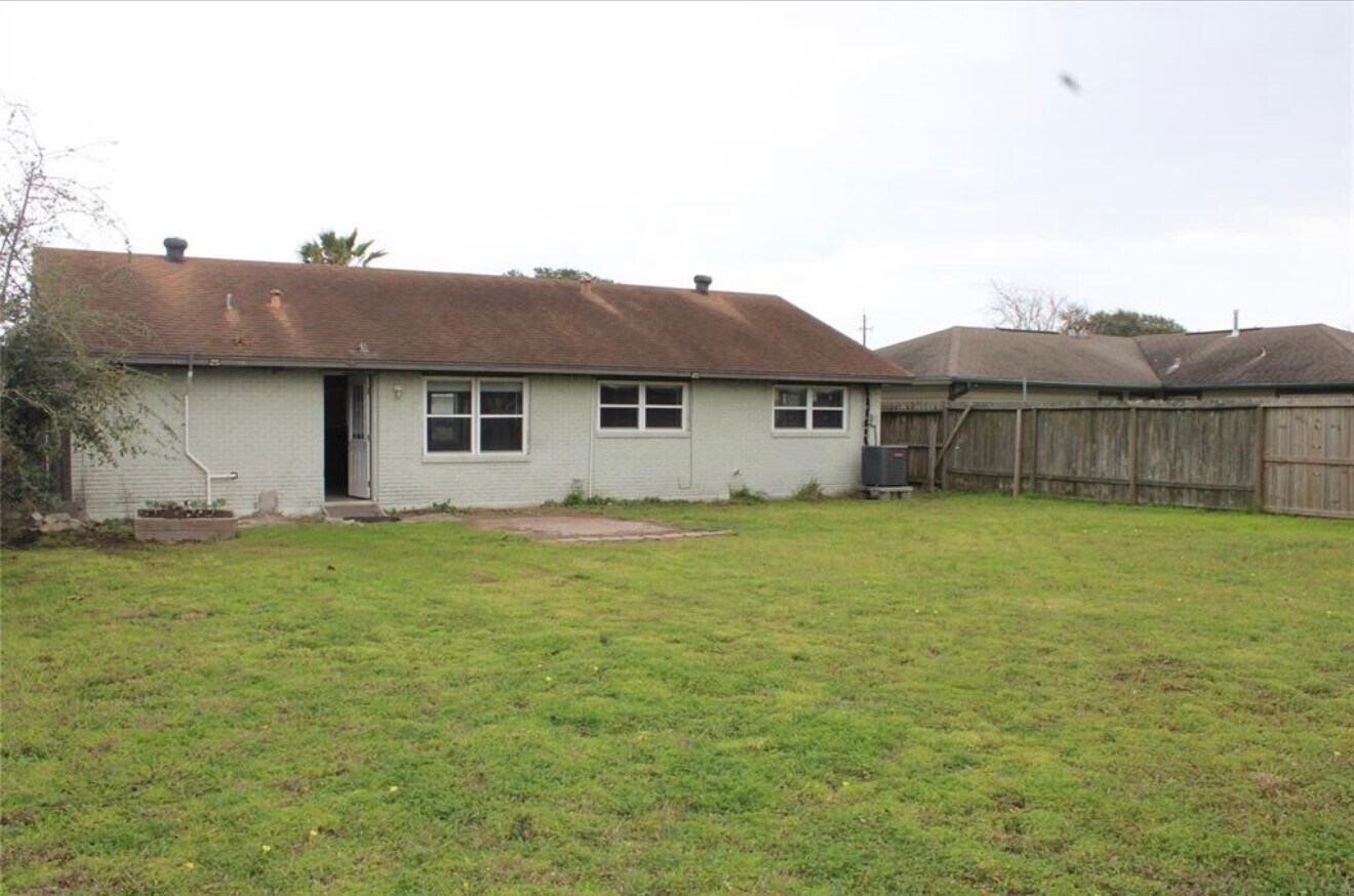 Photo - 2421 Pine St