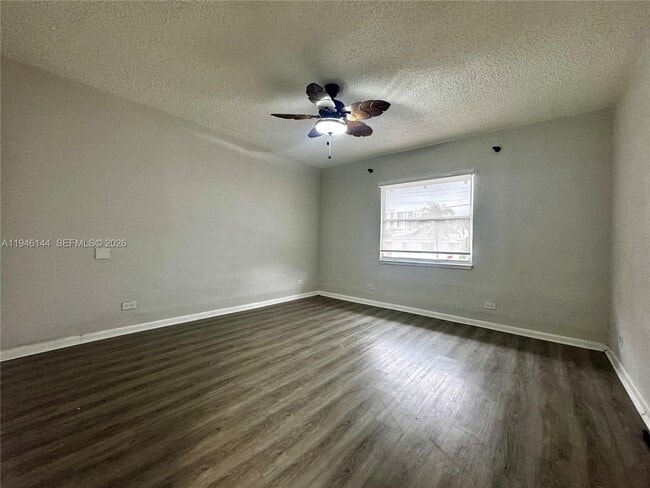 Photo - 529 SW 3rd St Unidad 2